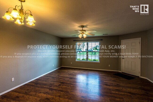 Building Photo - 1137 S Holland Dr