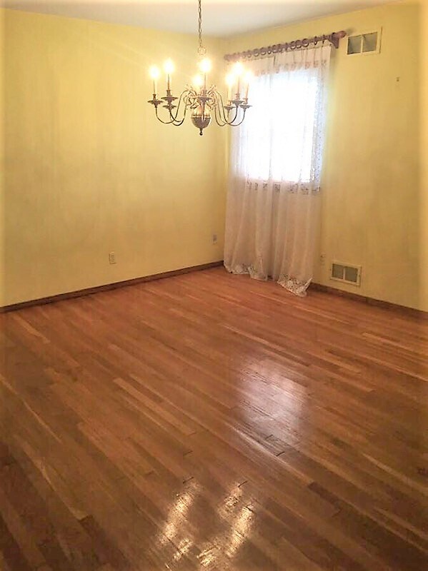 Primary Photo - 512 Ave E