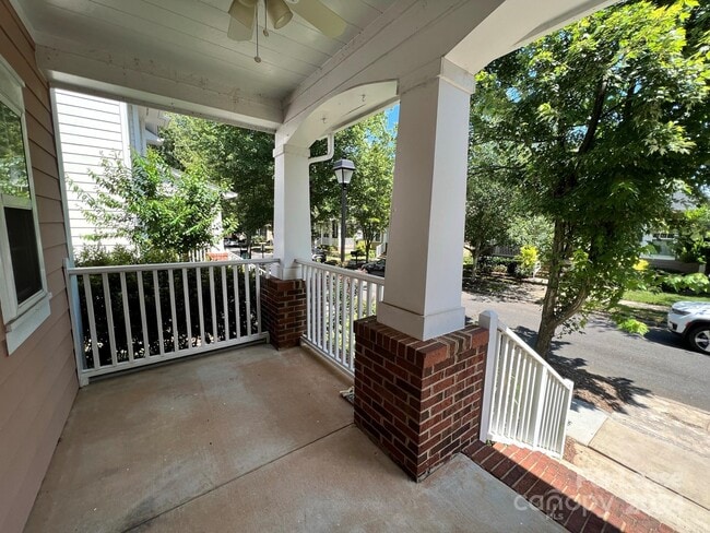 Building Photo - 17009 Carlton Way Rd
