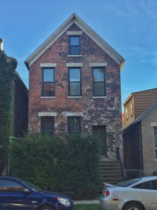 Building Photo - 2335 W Charleston St