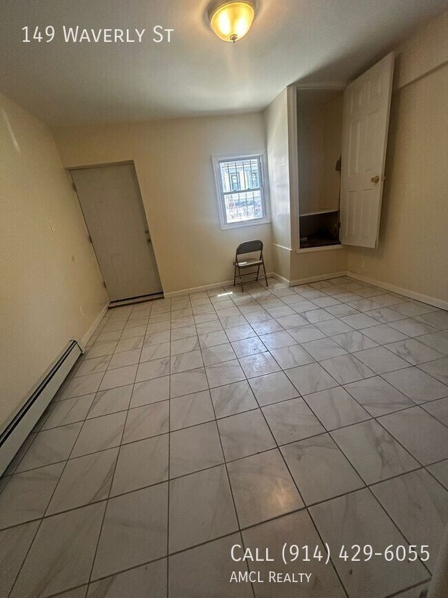 Building Photo - 149 Waverly St