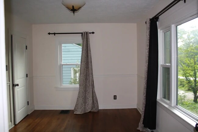 Foto del edificio - 1515 E Maxwell Ln