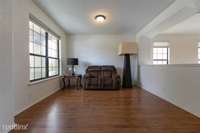 Building Photo - 4 br, 2 bath House - 380 i Apricot Drive
