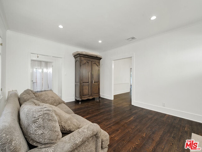 Foto del edificio - 743 N Orange Dr