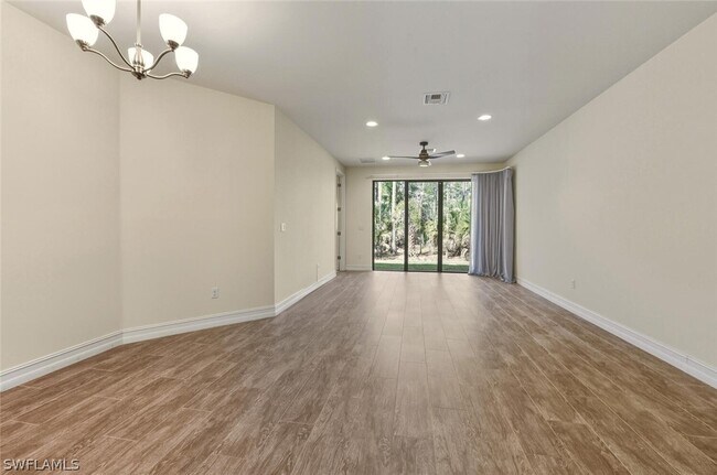 Foto del edificio - 7923 Bristol Cir