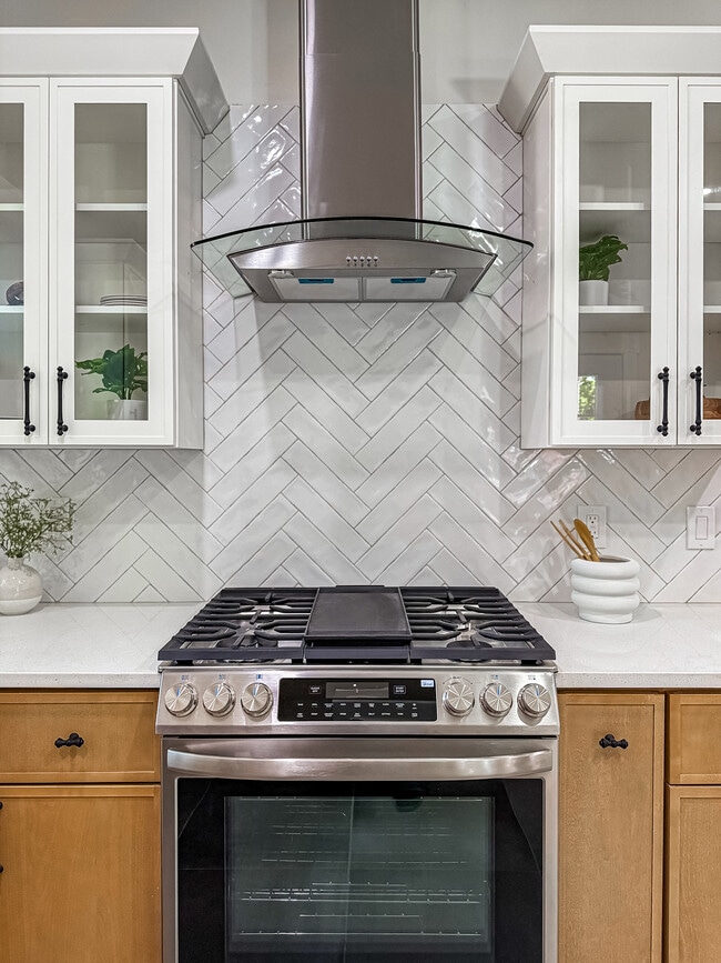 Building Photo - 2369 Park Ave