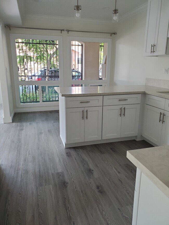 Foto del edificio - 5306 Romaine Street