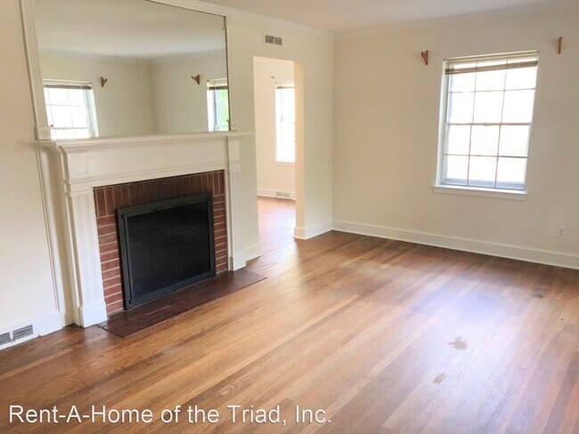 Building Photo - 3 br, 1 bath House - 1806 W. Friendly Avenue