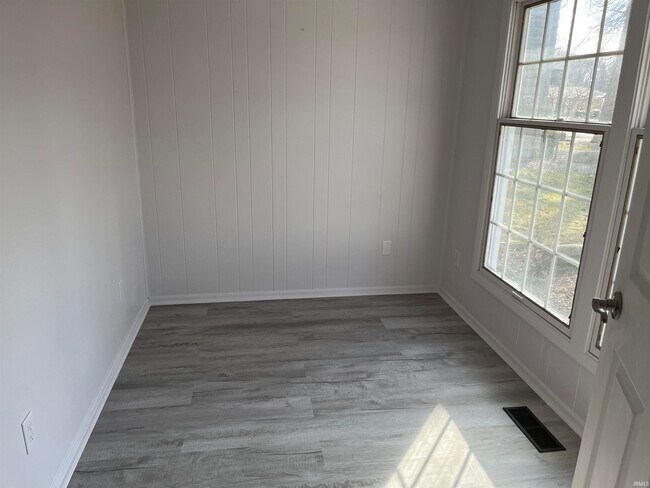Building Photo - 1702 Folsom Ln