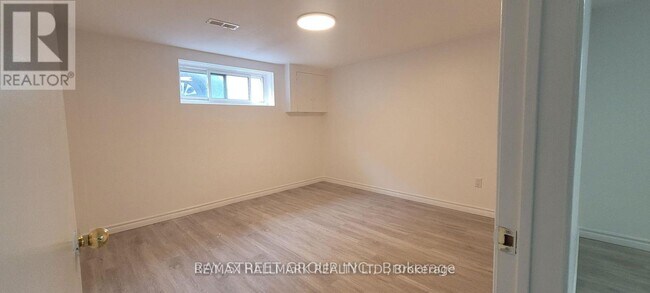 Building Photo - 427 Crosby Ave