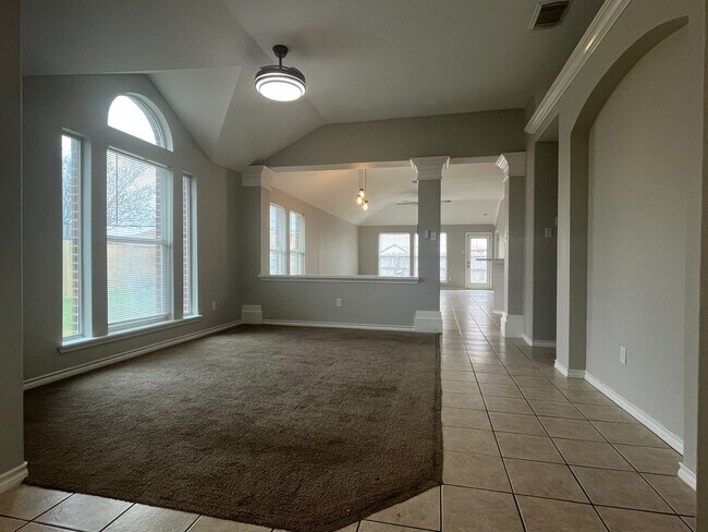 Building Photo - 3921 Gibraltar Dr