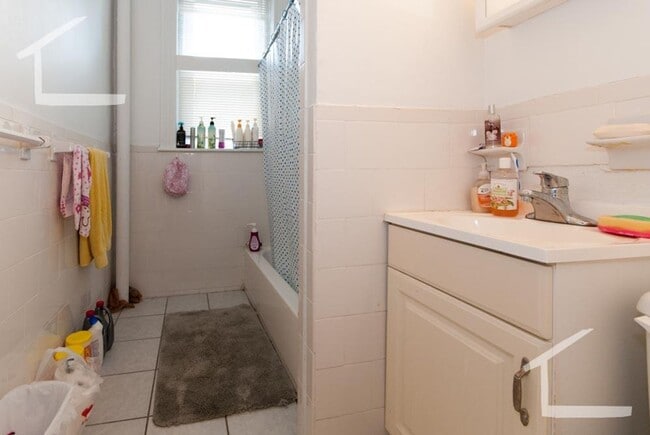 Building Photo - Nice 2 bed in prime location