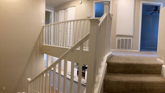 Foto del edificio - STUNNING BEAUTIFUL 3BD/2.5BA W/ DEN AREA CONDO/TOWNHOME LOCATED IN SUMMERLIN