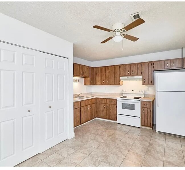 Building Photo - 285 Mount Everest Dr