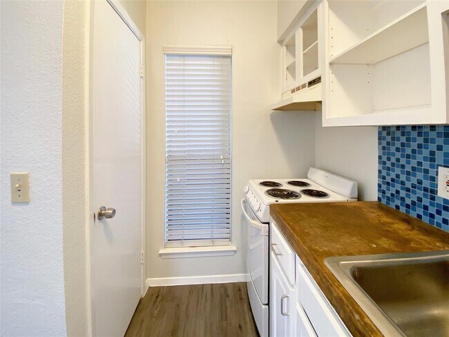 Foto del edificio - 1620 Waterston Ave