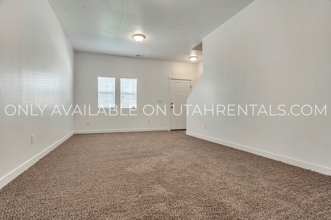 Building Photo - 689 E 355 N