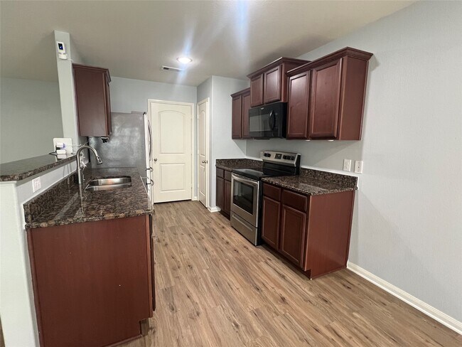 Foto del edificio - 5502 Rainbow Rd.