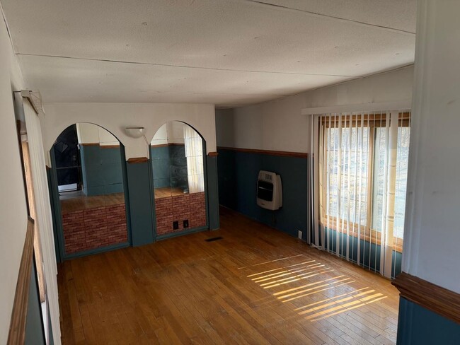 Foto del edificio - AVAILABLE NOW!