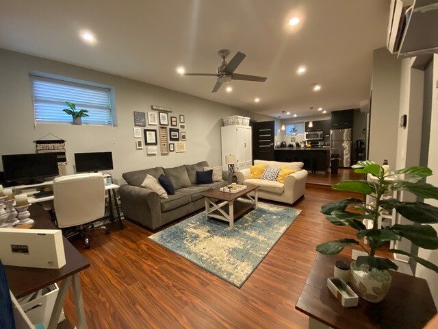 Foto del edificio - 1107 W Pratt Blvd