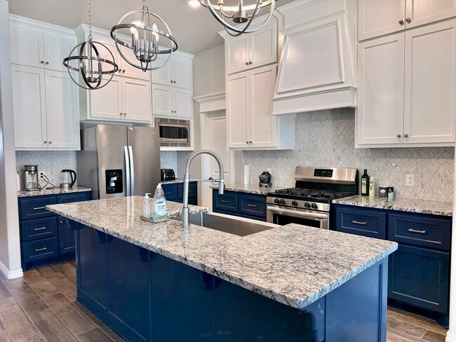 Building Photo - Gorgeous Newer Build! 3 Bed 2 Bath in Deer Creek Schools