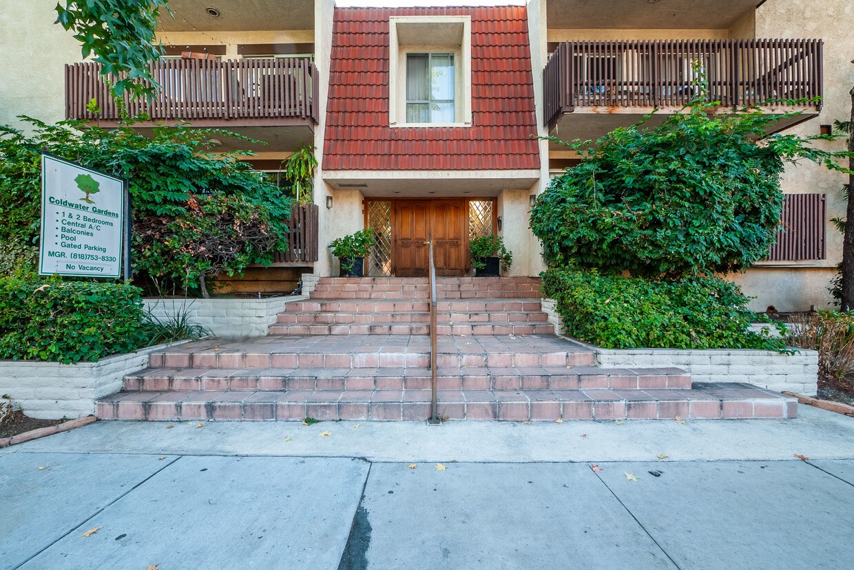 Primary Photo - 5035 Coldwater Canyon Ave