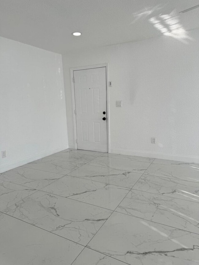 Foto del edificio - 1848 NW 55th Ave
