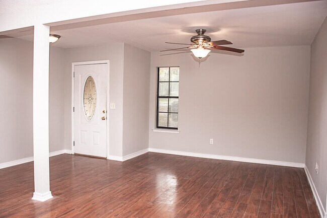 Foto del edificio - 112 Golf Course Dr