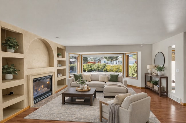 Foto del edificio - $2,195.95, 3-bed, 2-bed, ranch-style home with a large backyard and $300 off first month's rent