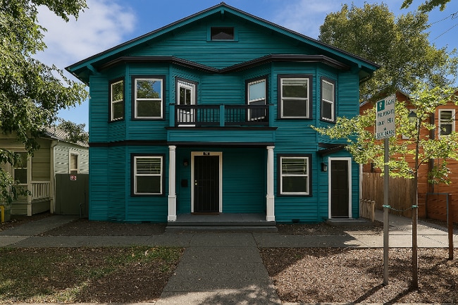 Building Photo - 2025 12th St