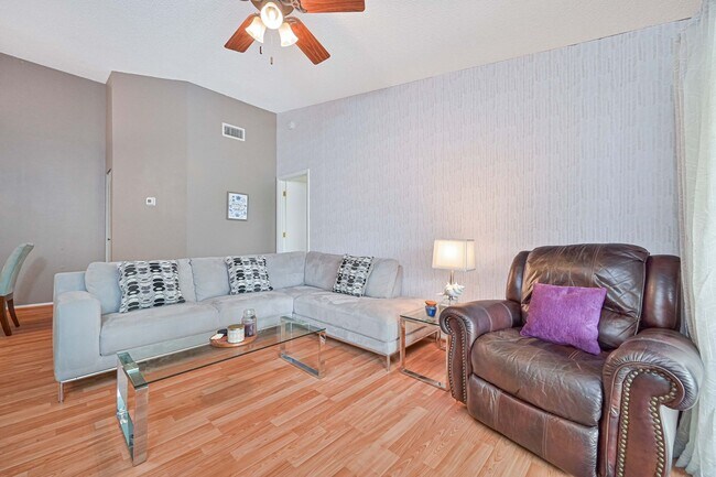 Building Photo - ~NOW AVAILABALE ~ 2/2 Summerlin Woods