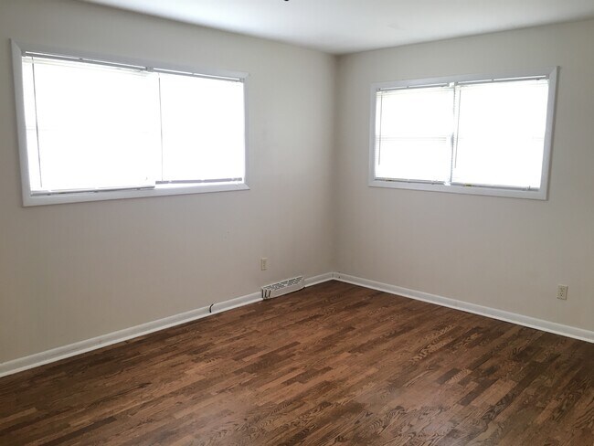 2nd bedroom - 5922 W 16th St