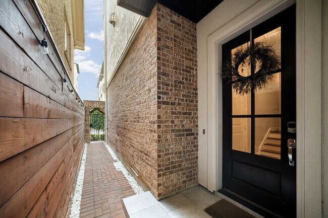 Foto del edificio - 306 W Saulnier St