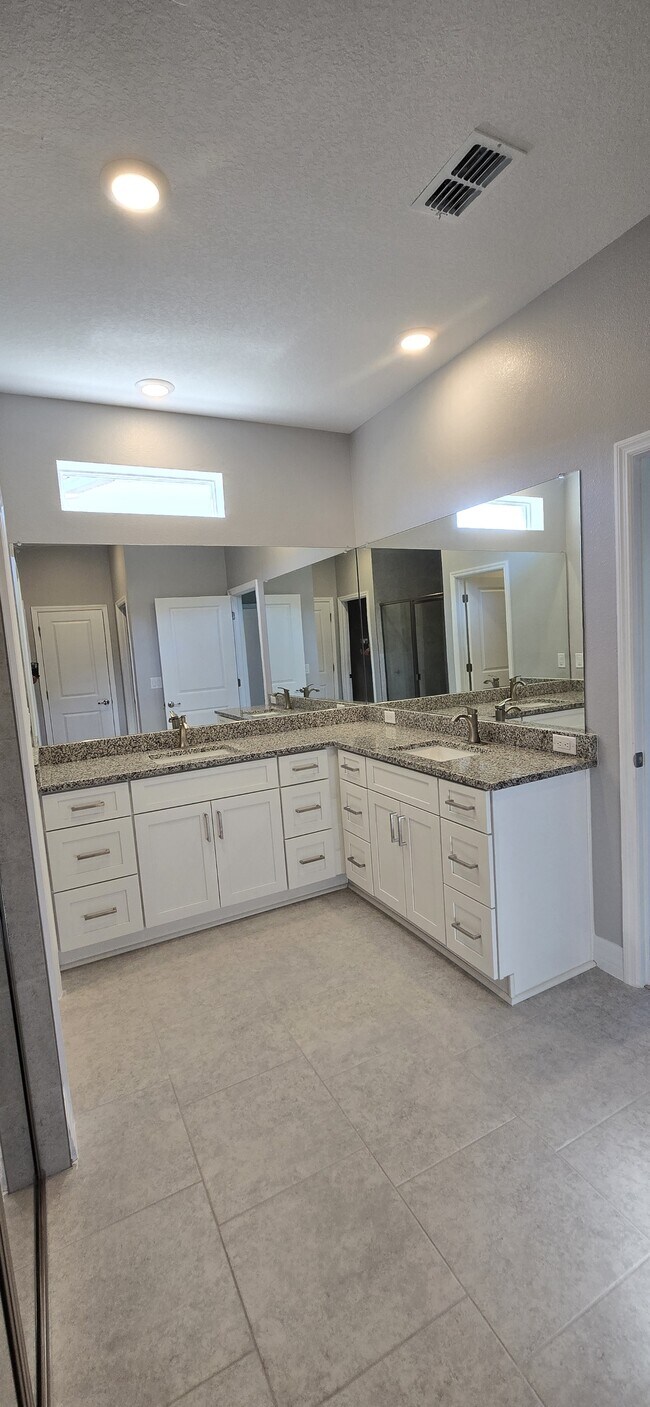 Building Photo - 307 Mendoza St