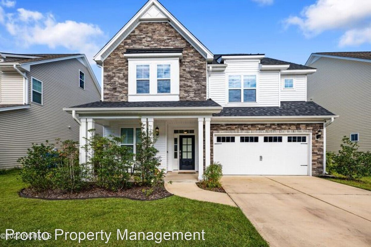 3 br, 2.5 bath House 723 Antler Drive House Rental in Wilmington