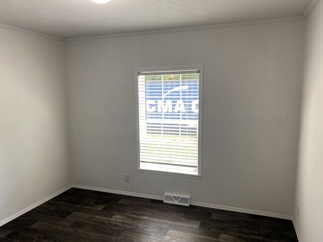 Building Photo - 308 Elm Ave