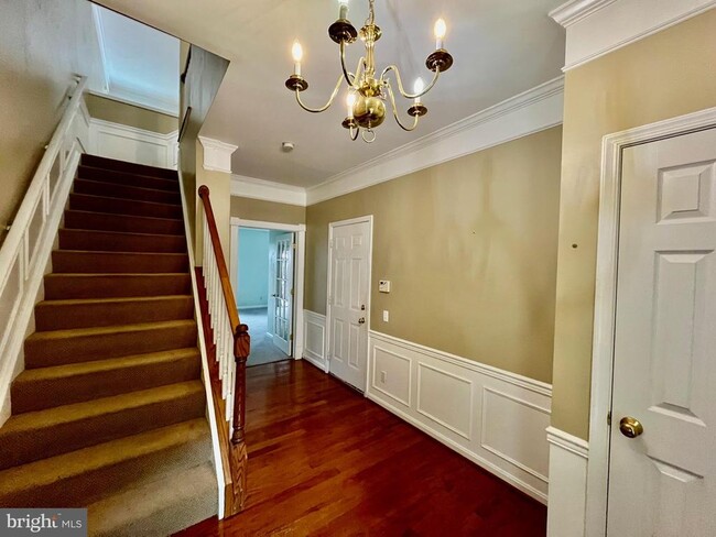Building Photo - 7504 Lamoyne Ct