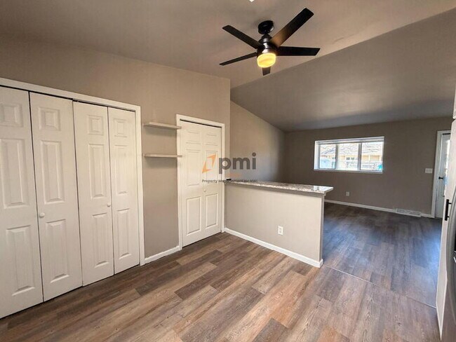 Foto del edificio - 160 Meadows Cir