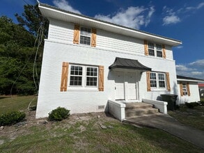 Building Photo - 325 Pleasant St