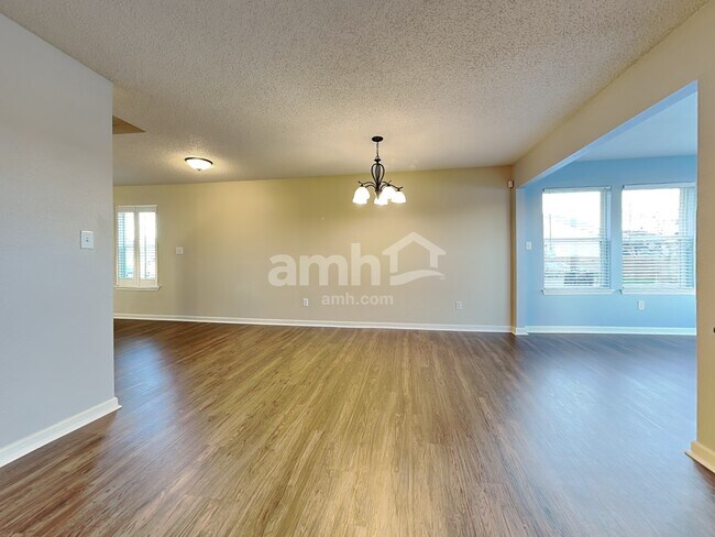 Foto del edificio - 12516 Old Pond Rd