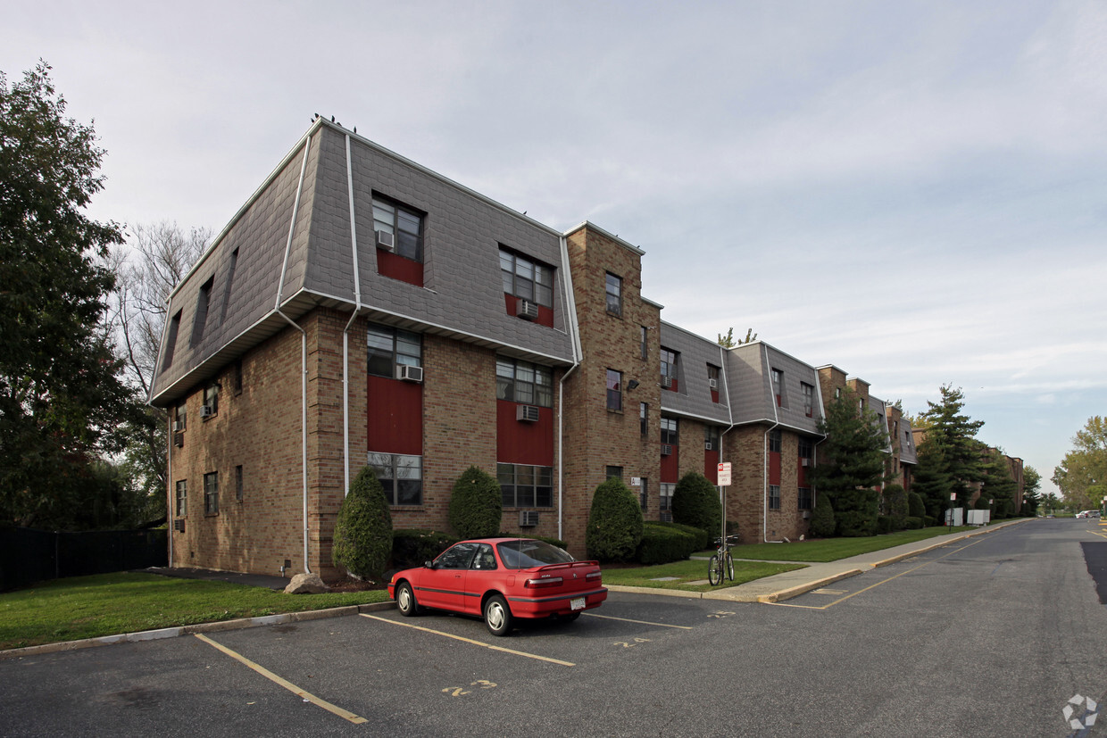 220 Meadow Lane - Meadow Lane Village Apartments