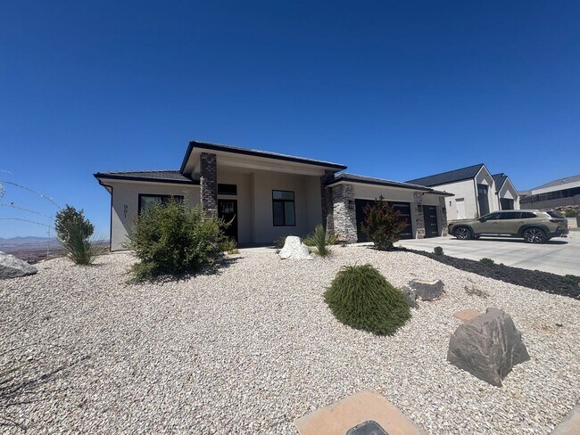 Foto del edificio - Beautiful 3 Bed, 3 Bath Home – All Utiliti...