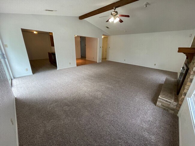 Building Photo - 360 Virtual Tour Available