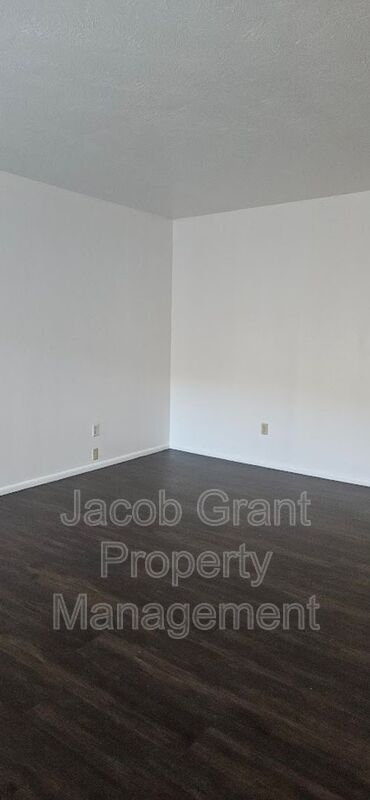Building Photo - 676 Memorial Dr