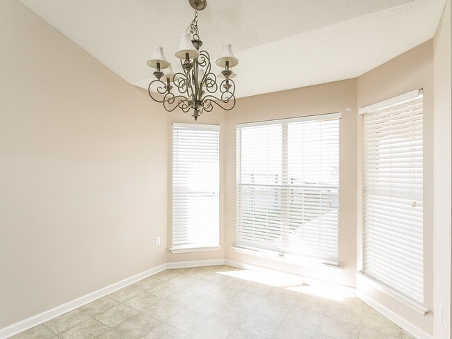 Foto del edificio - 8181 Martin Dr