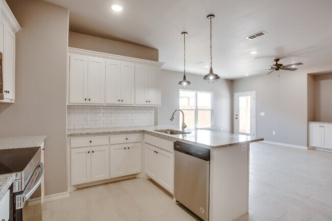 Building Photo - 3/2/2 duplex located in Highland Heights!!