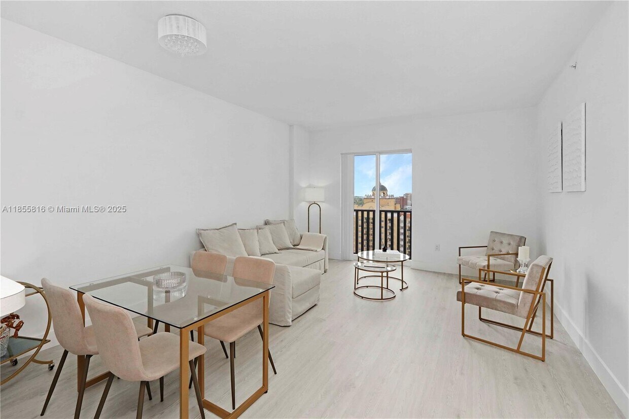 Primary Photo - 10 Aragon Ave