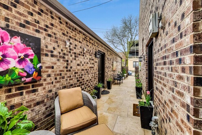 Foto del edificio - 1150 W Dickens Ave