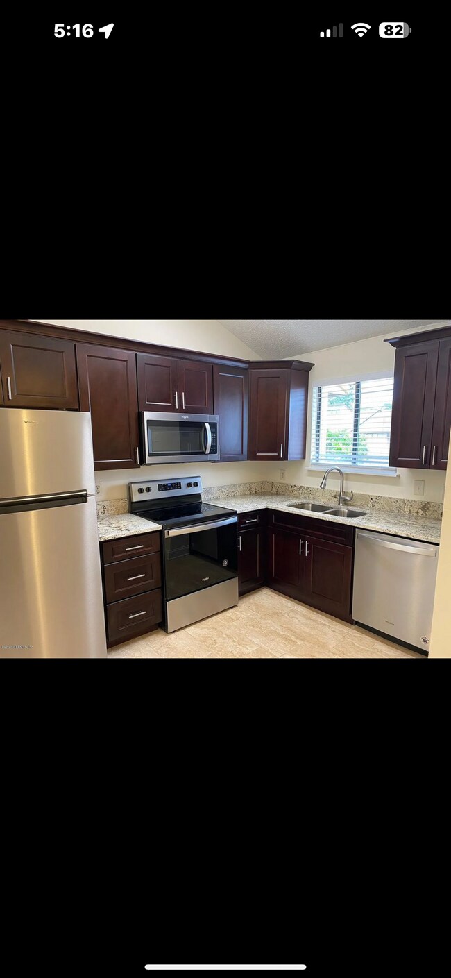 Building Photo - 2410 Seabury Pl N