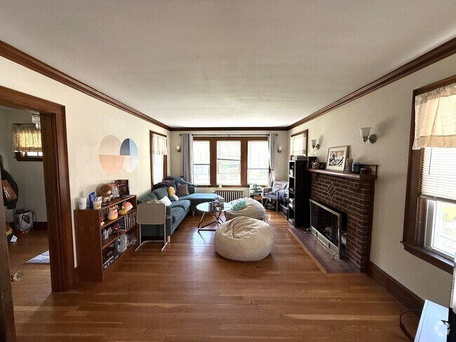Building Photo - 53 Forest St