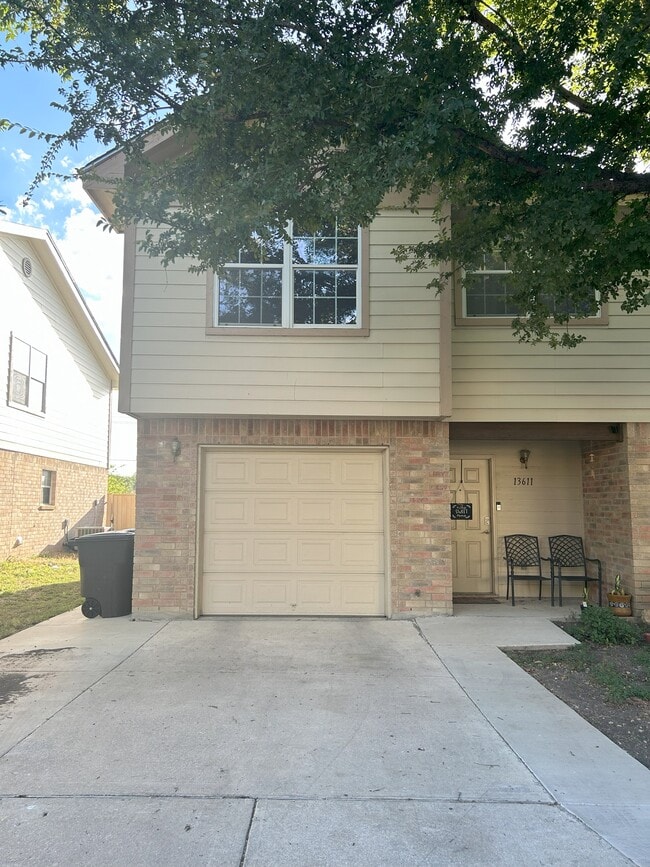 Front - 13611 Woodstone Way